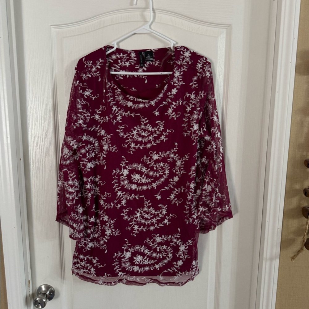 New Directions Women’s Sheer Embroidered Lined Blouse XL. MH-206